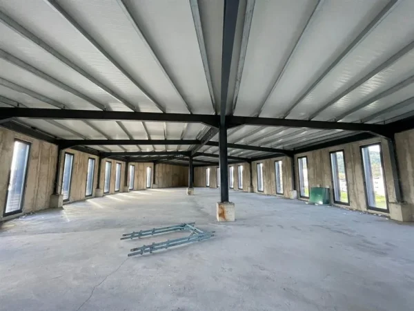 Tirane, jepet me qira Objekt Multifunksional Kati 0, 3.112 m² 15.000 € (Rruga e Rinasit)