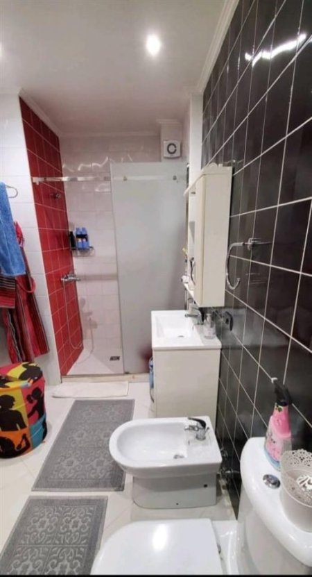 Tirane, jepet me qera apartament 2+1 Kati 3, 90 m² 500 € (Rruga Bill Klinton)