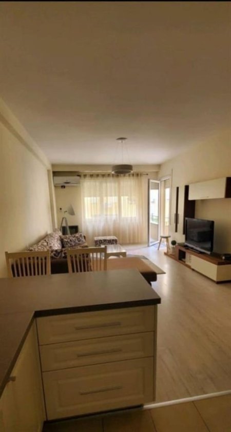 Tirane, jepet me qera apartament 2+1 Kati 3, 90 m² 500 € (Rruga Bill Klinton)