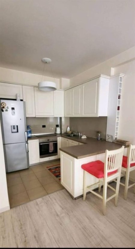 Tirane, jepet me qera apartament 2+1 Kati 3, 90 m² 500 € (Rruga Bill Klinton)