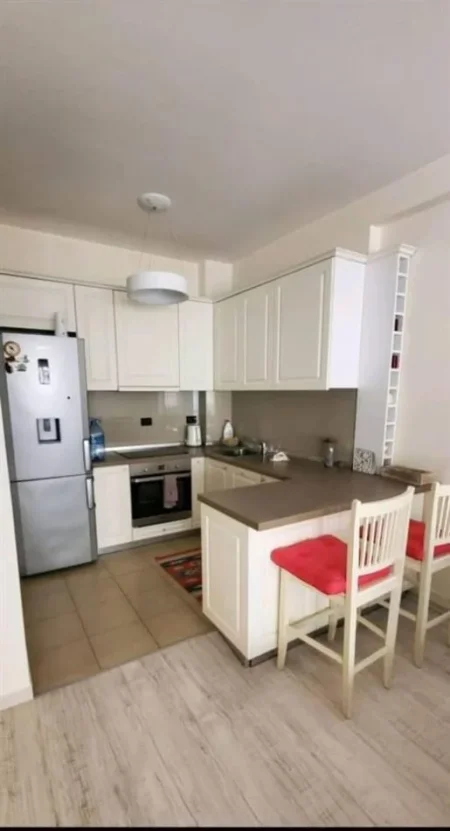 Tirane, jepet me qera apartament 2+1 Kati 3, 90 m² 500 € (Rruga Bill Klinton)