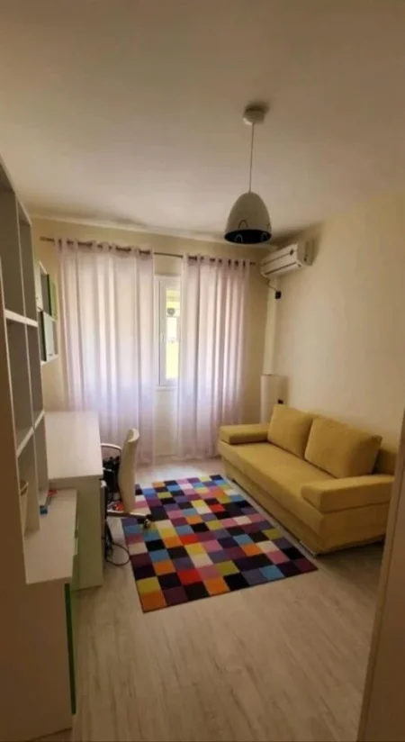 Tirane, jepet me qera apartament 2+1 Kati 3, 90 m² 500 € (Rruga Bill Klinton)