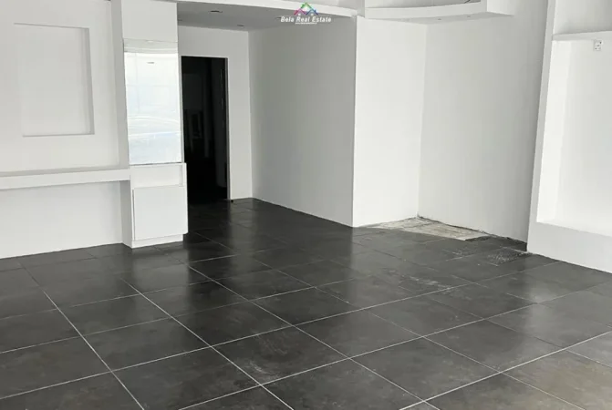 Tirane, jepet me qera dyqan Kati 0, 150 m² 800 € (brryli)