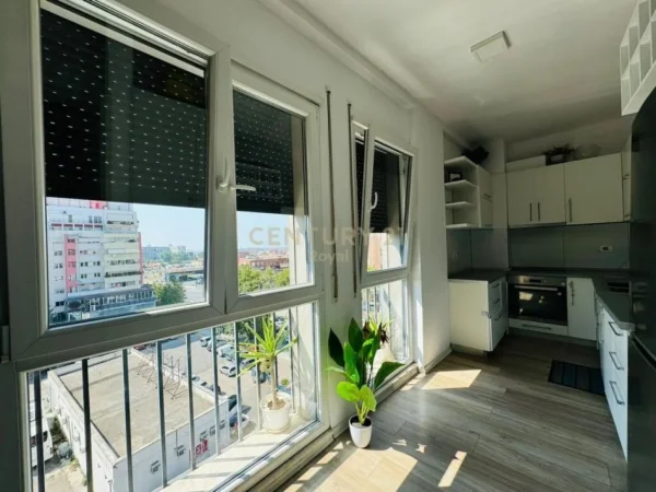 Tirane, jepet me qera apartament 1+1 Kati 6, 55 m² 500 € (ish fusha e aviacionit)