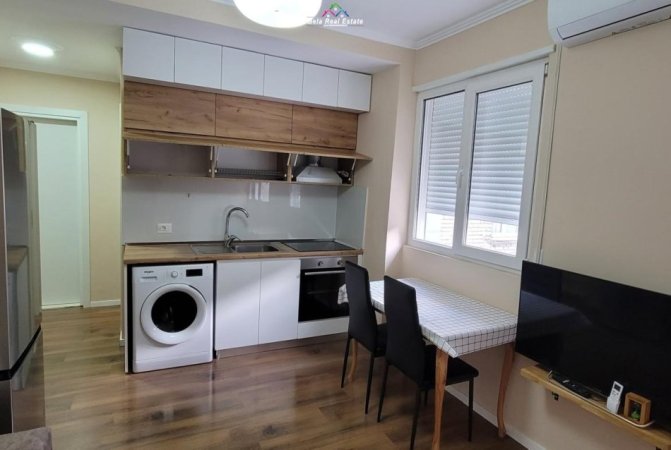 Tirane, jepet me qera apartament 1+1 Kati 3, 40 m² 450 € (Rruga e Dibres)