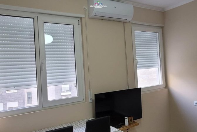 Tirane, jepet me qera apartament 1+1 Kati 3, 40 m² 450 € (Rruga e Dibres)