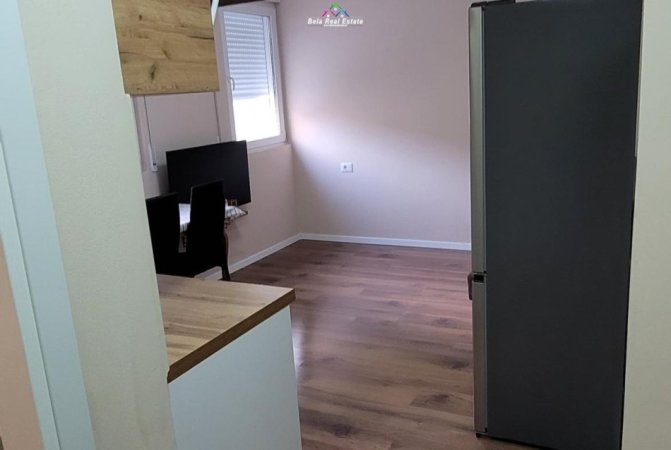 Tirane, jepet me qera apartament 1+1 Kati 3, 40 m² 450 € (Rruga e Dibres)