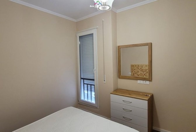 Tirane, jepet me qera apartament 1+1 Kati 3, 40 m² 450 € (Rruga e Dibres)