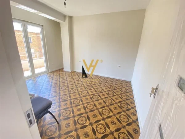 Tirane, shitet apartament 2+1+Ballkon Kati 3, 106 m² 308.000 € (SHALLVARET)