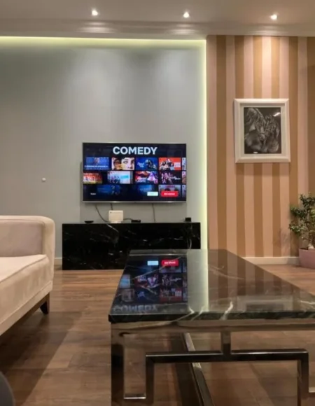 Tirane, jepet me qera apartament 2+1 Kati 8, 110 m² 1.500 € (Qender)