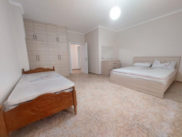 Durres, jepet me qera apartament 1+1 Kati 1, 72 m² 300 € (Ne krah te Hotel Adriatiku, Hekurudha, Durres)