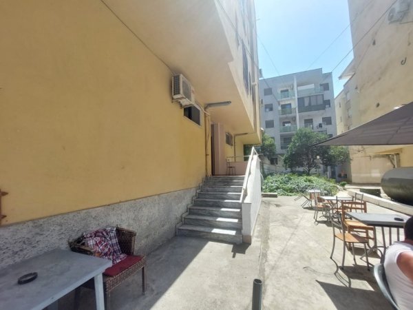 Durres, jepet me qera apartament 1+1 Kati 1, 72 m² 300 € (Ne krah te Hotel Adriatiku, Hekurudha, Durres)