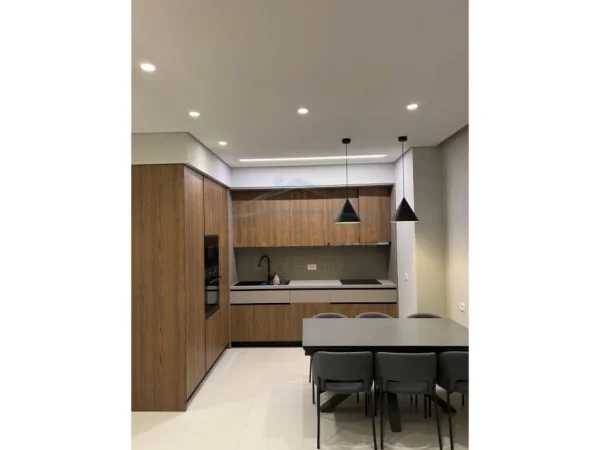Tirane, jepet me qera apartament 2+1+Ballkon Kati 6, 90 m² 650 € (Don Bosco)