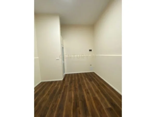 𝐓𝐢𝐫𝐚𝐧𝐞, 𝐬𝐡𝐢𝐭𝐞𝐭 𝐚𝐦𝐛𝐣𝐞𝐧𝐭 𝐛𝐢𝐳𝐧𝐞𝐬𝐢 𝐊𝐚𝐭𝐢 𝟎, 𝟏𝟓 𝐦² 𝟒𝟗.𝟎𝟎𝟎 € (𝐊𝐨𝐦𝐮𝐧𝐚 𝐞 𝐏𝐚𝐫𝐢𝐬𝐢𝐭)