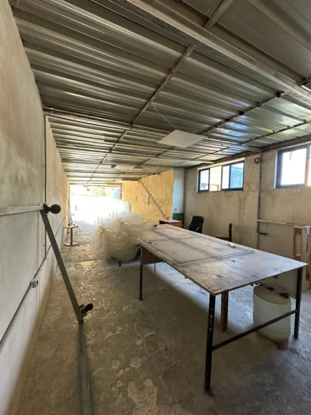 Tirane, jepet me qera magazine Kati 0, 160 m² 450 € (Ish Fusha e Aviacionit)