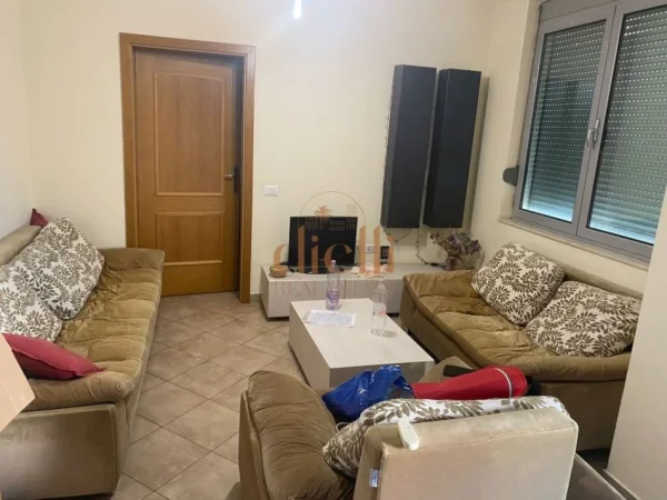 Durres, jepet me qera apartament 1+1+Ballkon Kati 6, 550 € (Zogu I Zi)