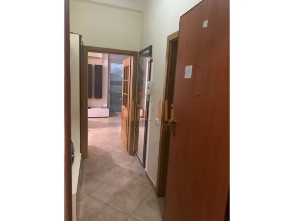 Durres, jepet me qera apartament 1+1+Ballkon Kati 6, 550 € (Zogu I Zi)