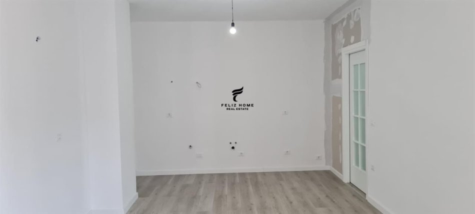 Tirane, jepet me qera apartament 1+1+Ballkon Kati 6, 63 m² 400 € (PORCELAN)