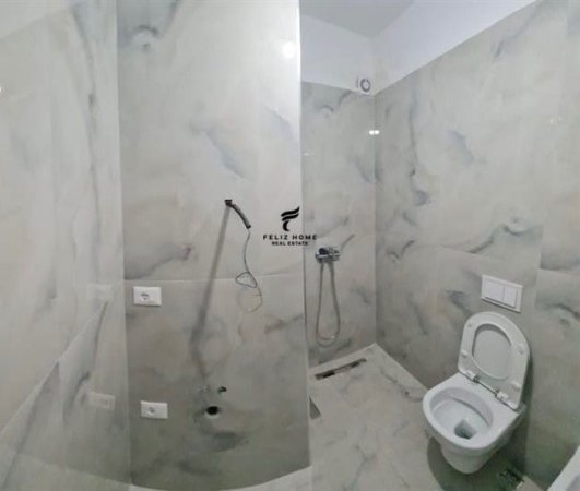 Tirane, jepet me qera apartament 1+1+Ballkon Kati 6, 63 m² 400 € (PORCELAN)