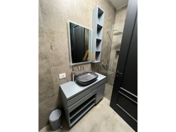 Tirane, jepet me qera apartament 2+1+2+Parkim Kati 3, 1.800 € (Secret Garden Residence, TEG)