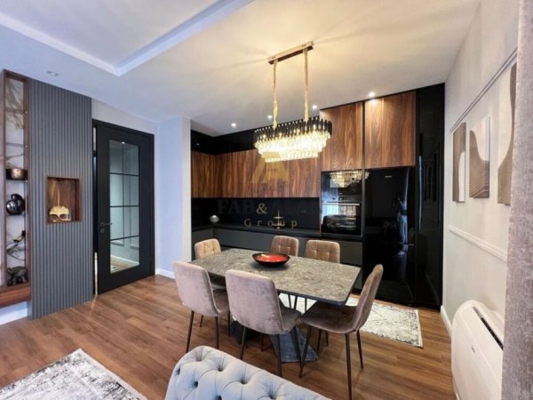 Tirane, jepet me qera apartament 2+1+2+Parkim Kati 3, 1.800 € (Secret Garden Residence, TEG)