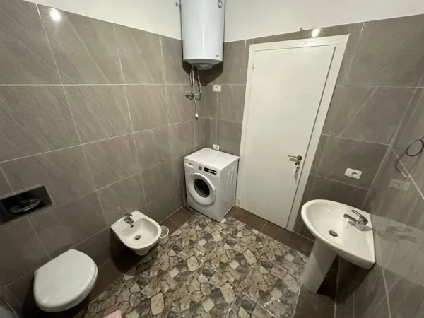 Tirane, shitet apartament 1+1 Kati 2, 81 m² (Fresk)