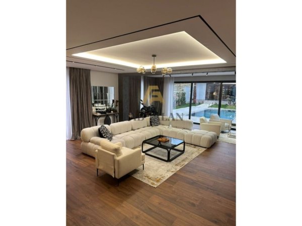 Tirane, jepet me qera Vile 4 Katshe , 400 m² 6.000 € (Secret Garden Residence, Teg)