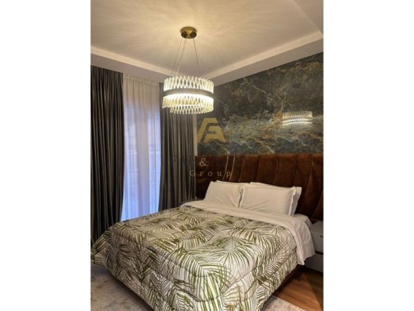 Tirane, jepet me qera Vile 4 Katshe , 400 m² 6.000 € (Secret Garden Residence, Teg)