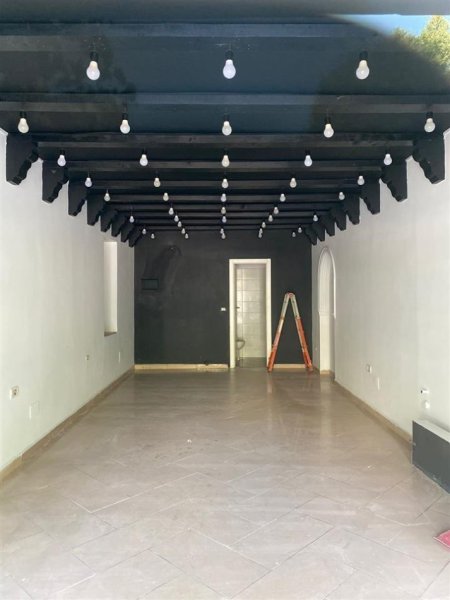 Tirane, jepet me qera ambjent biznesi Kati 0, 40 m² 800 € (Bulevardi Bajram Curri)