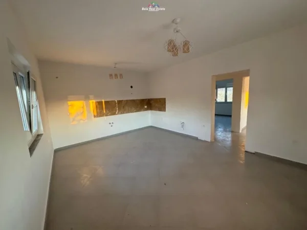 Tirane, shes Vile 2+1 Kati 1, 220 m² 98.000 € (babrru)