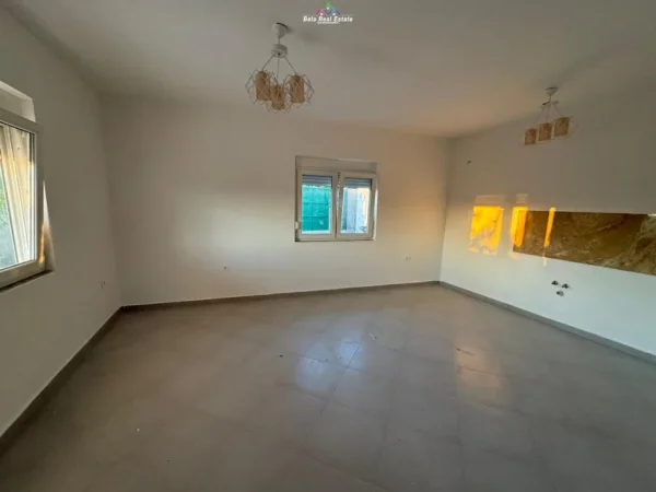 Tirane, shes Vile 2+1 Kati 1, 220 m² 98.000 € (babrru)
