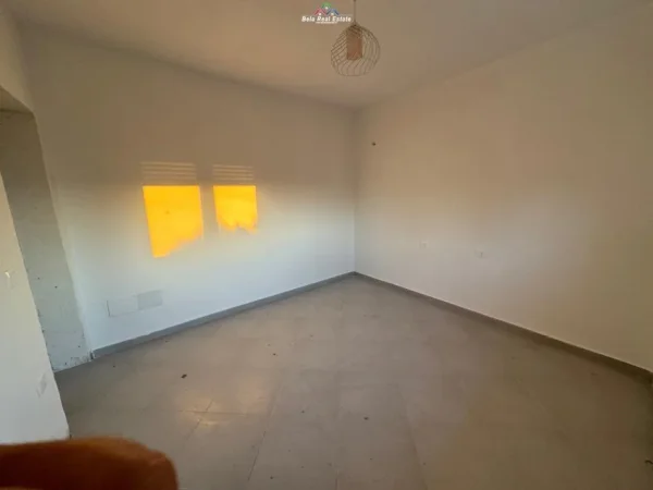 Tirane, shes Vile 2+1 Kati 1, 220 m² 98.000 € (babrru)