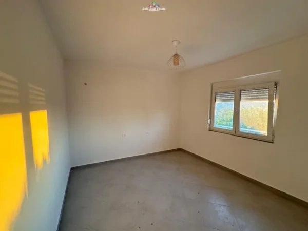Tirane, shes Vile 2+1 Kati 1, 220 m² 98.000 € (babrru)
