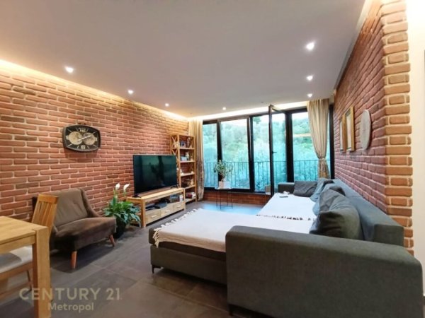 Tirane, jepet me qera apartament 3+1 Kati 3, 900 € (Kopshti Zoologjik)