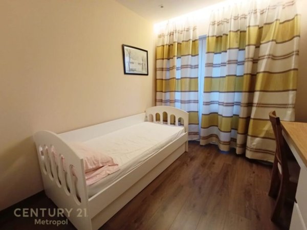 Tirane, jepet me qera apartament 3+1 Kati 3, 900 € (Kopshti Zoologjik)