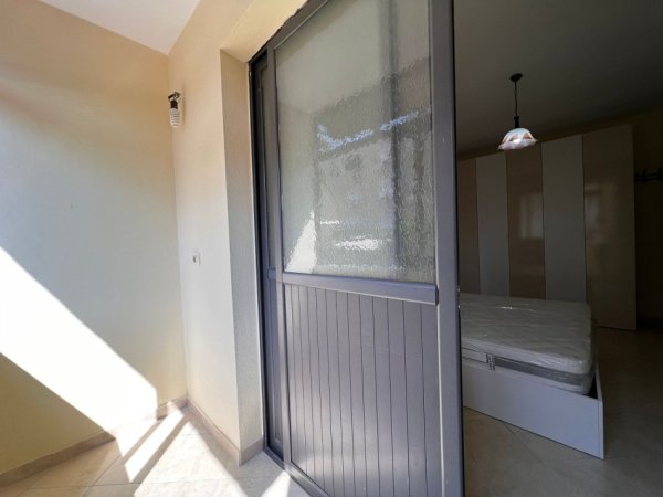 Tirane, jepet me qera apartament 1+1+Ballkon Kati 2, 53 m² 450 € (Rruga Bardhyl)