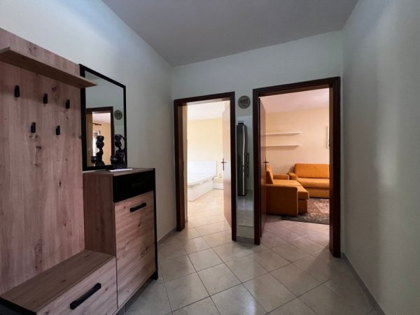 Tirane, jepet me qera apartament 1+1+Ballkon Kati 2, 53 m² 450 € (Rruga Bardhyl)