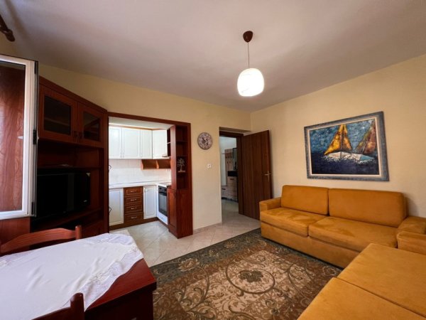 Tirane, jepet me qera apartament 1+1+Ballkon Kati 2, 53 m² 450 € (Rruga Bardhyl)
