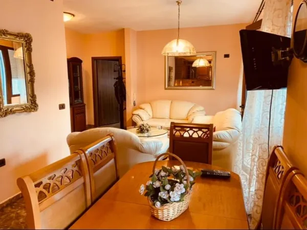 Tirane, jepet me qera apartament 1+1+Ballkon Kati 2, 70 m² 550 € (Rruga Vaso Pasha)