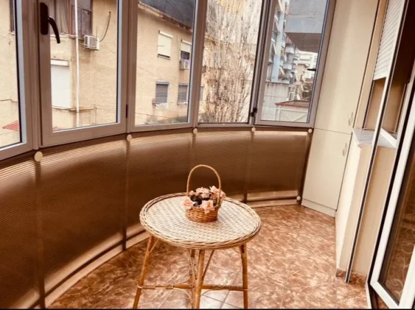 Tirane, jepet me qera apartament 1+1+Ballkon Kati 2, 70 m² 550 € (Rruga Vaso Pasha)