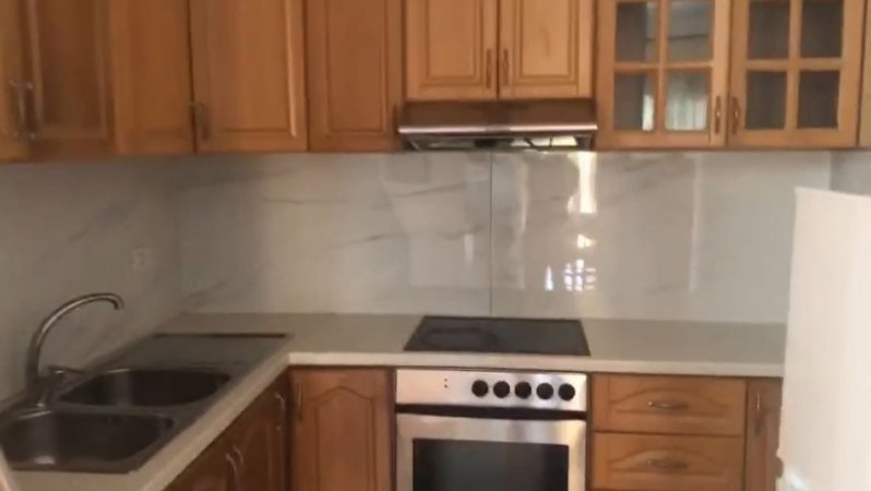 Tirane, jepet me qera apartament 2+1 Kati 1, 100 m² 297 € (Kombinat)