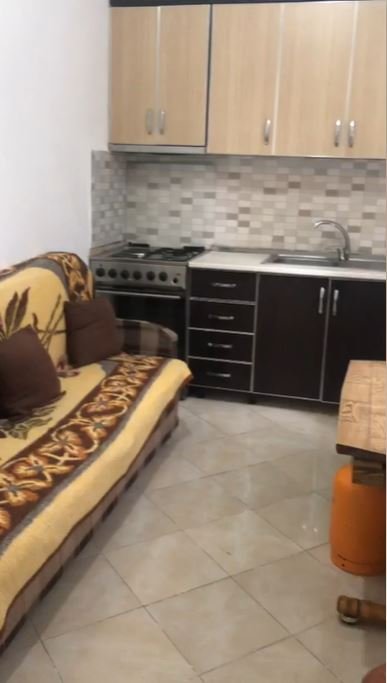 Tirane, jepet me qera apartament 1+1 Kati 1, 120 m² 277 € (5 Maj)