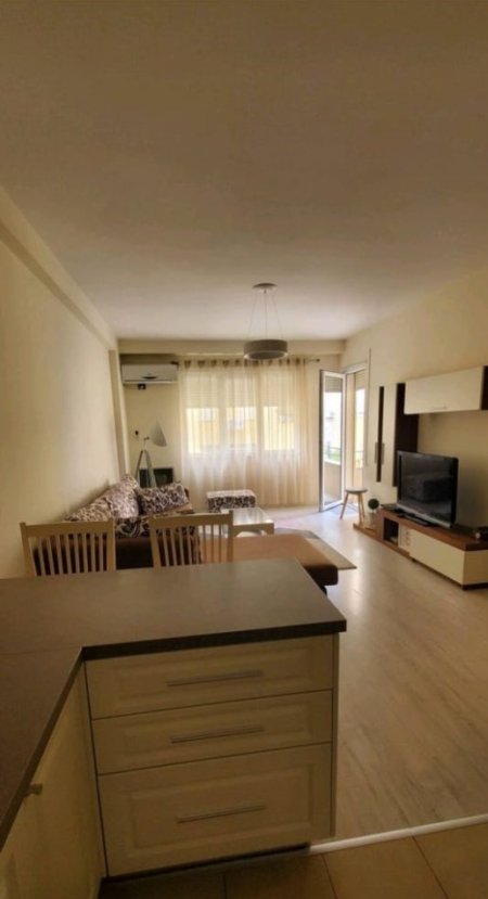 Tirane, jepet me qera apartament 2+1 Kati 3, 95 m² 500 € (Kopshti Botanik)