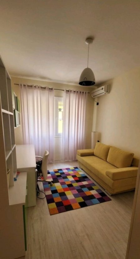 Tirane, jepet me qera apartament 2+1 Kati 3, 95 m² 500 € (Kopshti Botanik)