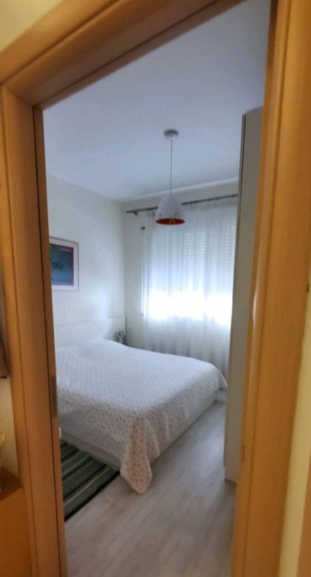 Tirane, jepet me qera apartament 2+1 Kati 3, 95 m² 500 € (Kopshti Botanik)