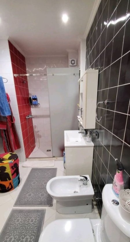 Tirane, jepet me qera apartament 2+1 Kati 3, 95 m² 500 € (Kopshti Botanik)
