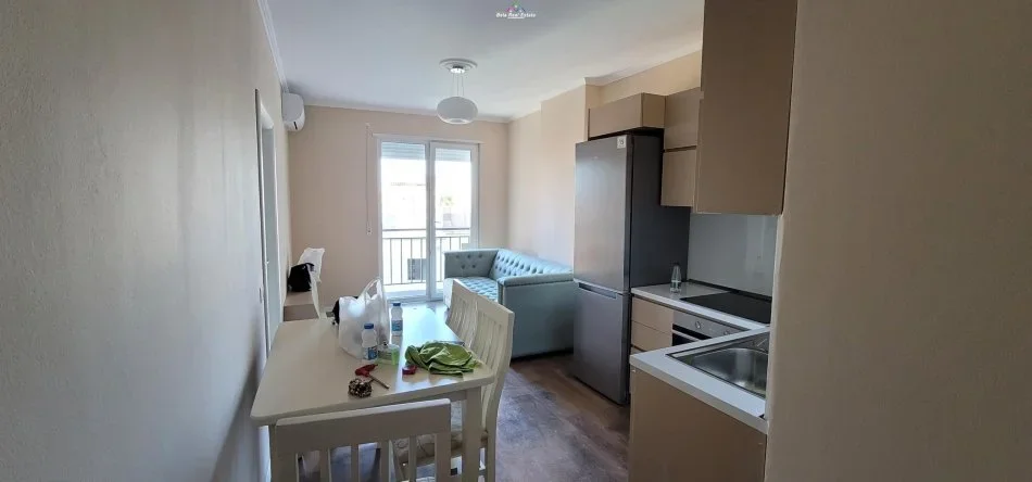 Tirane, jepet me qera apartament 1+1+Ballkon Kati 3, 50 m² 500 € (Tek Shkolla E Bashkuar)