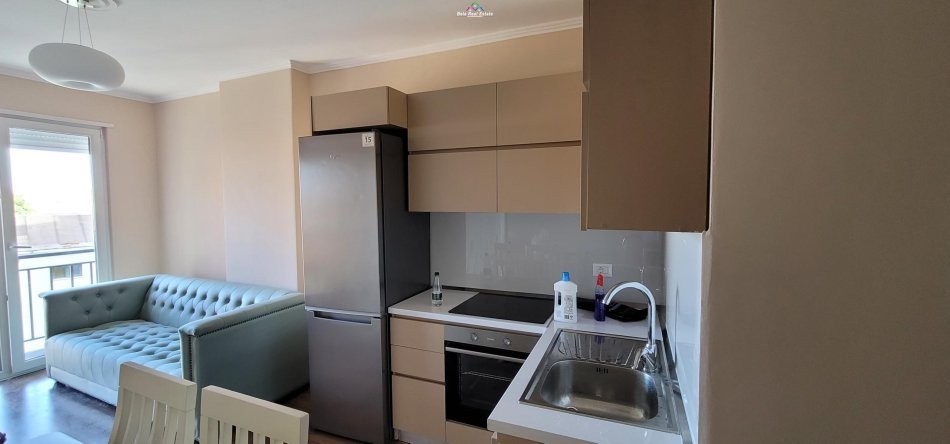 Tirane, jepet me qera apartament 1+1+Ballkon Kati 3, 50 m² 450 € (Tek Shkolla E Bashkuar)