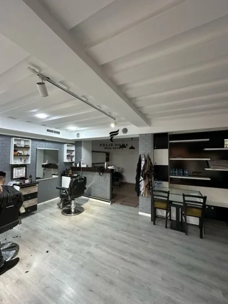 Tirane, shitet dyqan Kati 0, 52 m² 210.000 € (MYSLYM SHYRI)