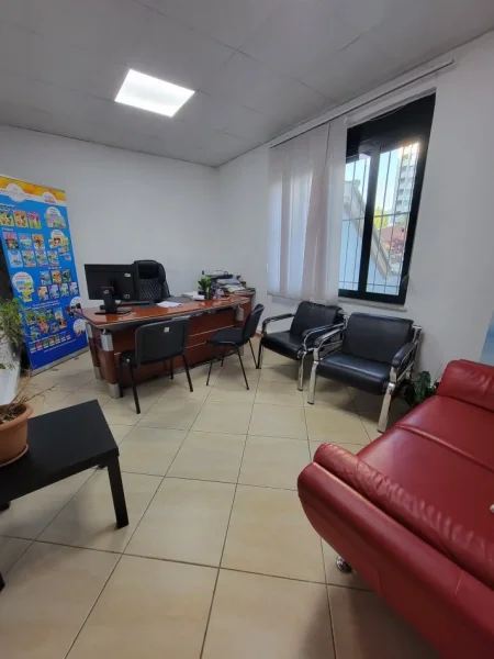 Tirane, jap me qera zyre Kati 1, 126 m² 1.200 € (blloku)